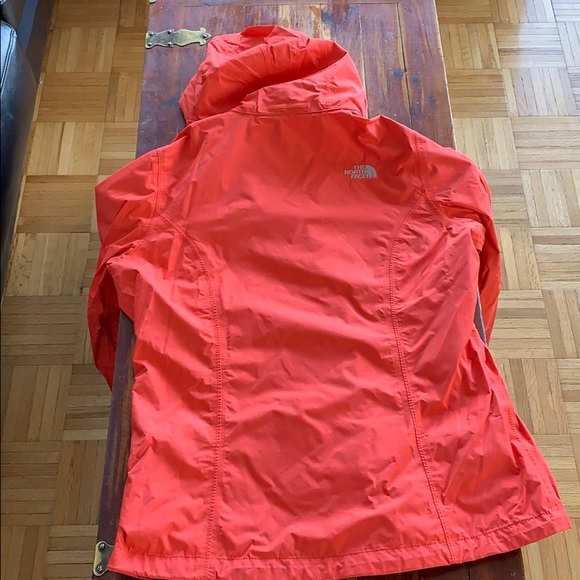 Gently used North face salmon raincoat - Picture 4 of 4